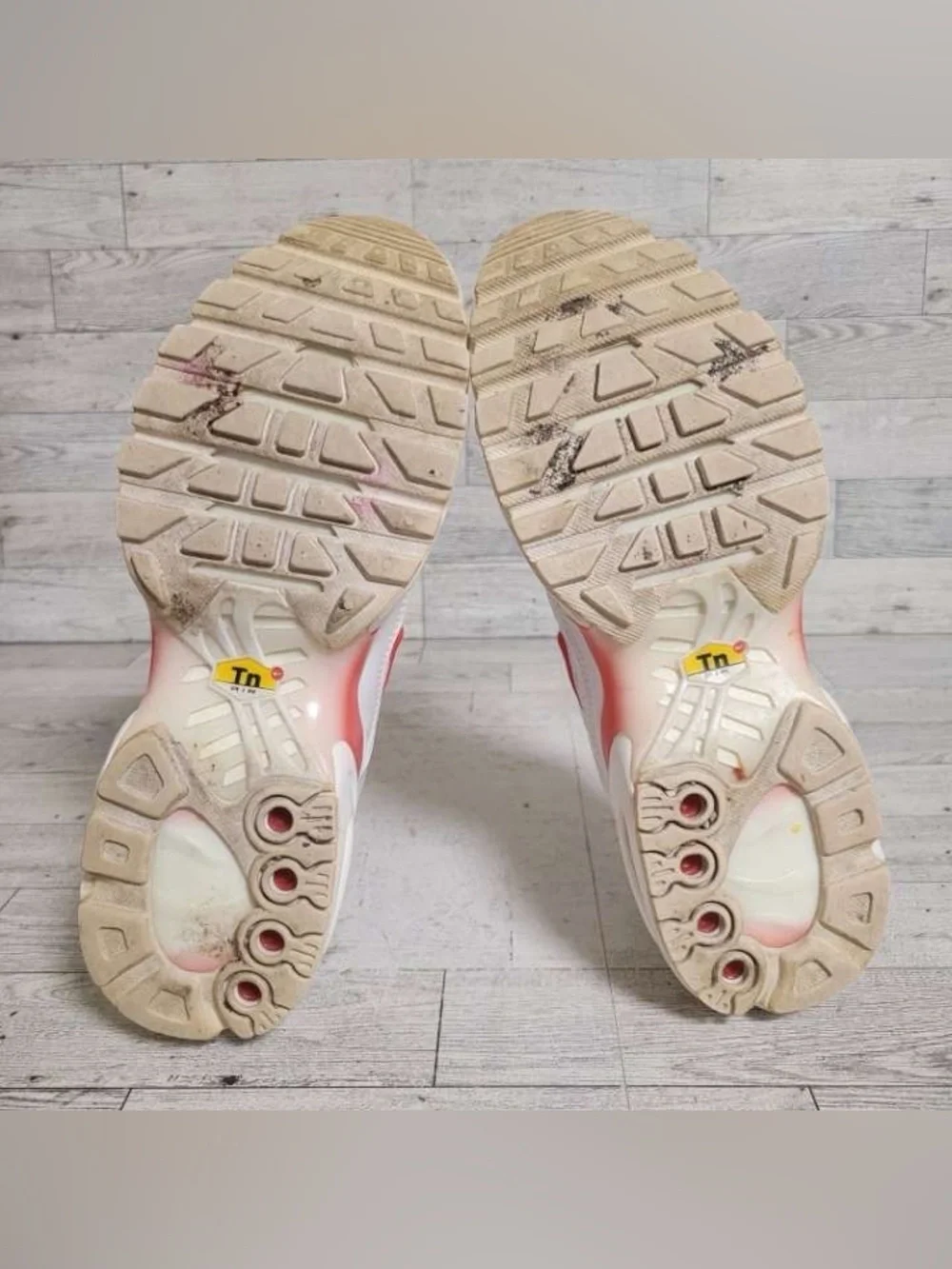 Women’s Nike Air Max Plus White Track Red Mesh  Athletic Sneakers Shoes Size 7.5